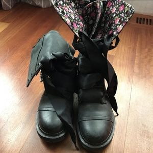 Dr Marten Triumph 1914 Floral Foldover Boots